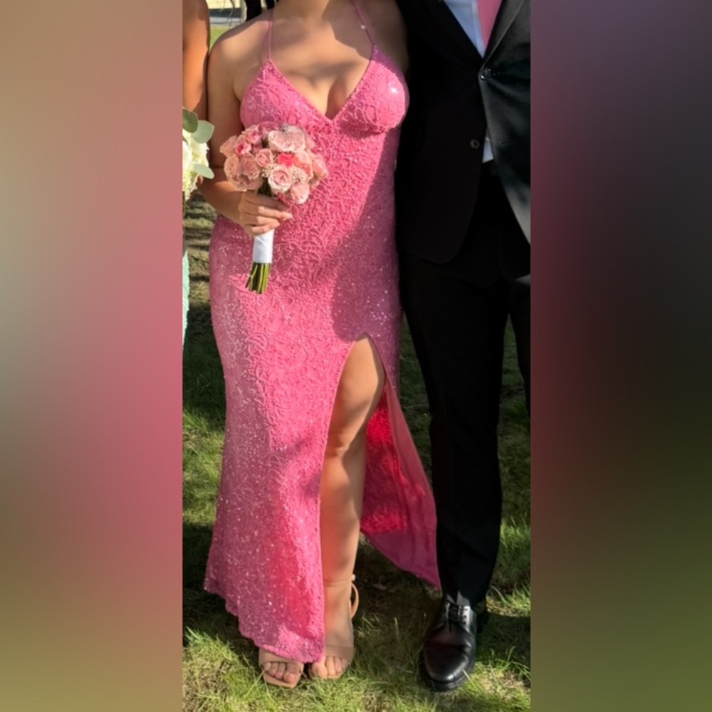 Chic Pink Prom Dress with Elegant Design